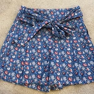 Antonio Milani shorts. NWT. Cute flower print.